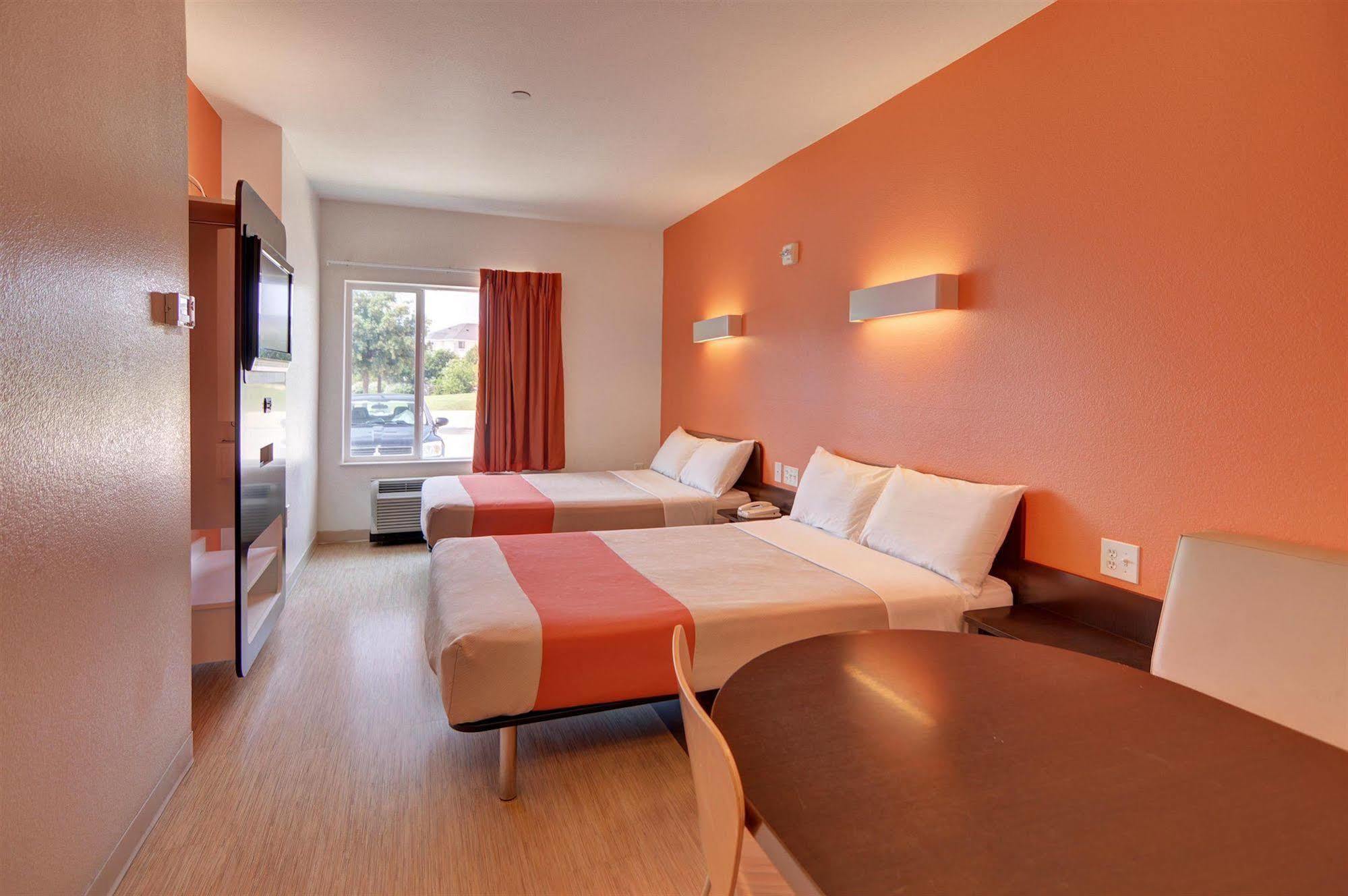 6-roanoke, Tx - Northlake - Speedway Hotel